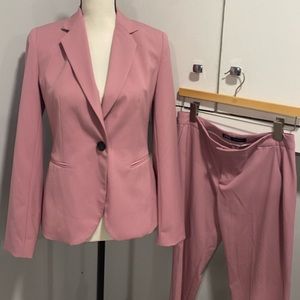 Pink ZARA pant suit. Matching Blazer and pants / trousers US size 4 gorgeous!